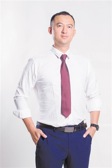 江門市青年企業(yè)家聯(lián)合會(huì)副會(huì)長(zhǎng)、廣東嶺南大健康生態(tài)科技集團(tuán)有限公司董事長(zhǎng)陳健榮
