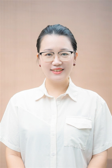 海外歸國(guó)創(chuàng)業(yè)華人青年、草坪里祠唐咖啡