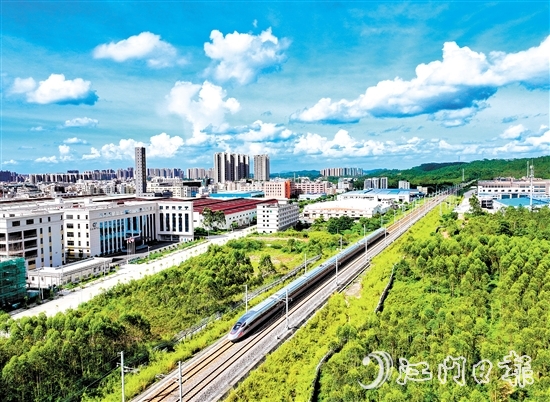 近年來，恩平發(fā)展走上“快車道”，城市高質(zhì)量發(fā)展的背后匯聚了政協(xié)委員們的力量。