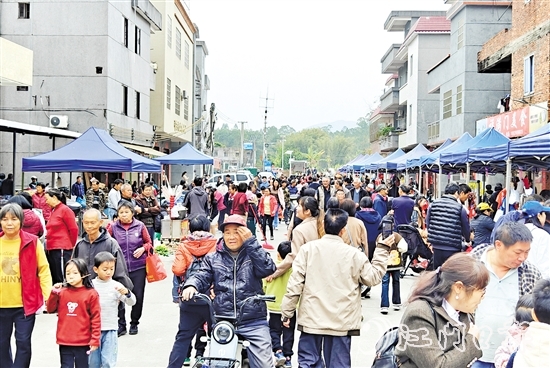 “那吉牛肉圩市”吸引眾多市民游客前來。