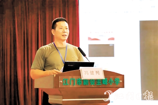 馮健列每年都會到學(xué)校、企業(yè)、村居開展國防宣傳。