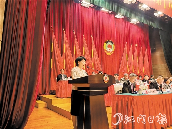 致公黨新會區(qū)總支部委員會代表盧少芳。