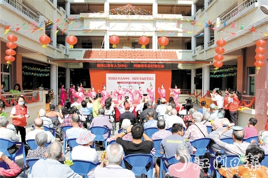 臺(tái)山市舉辦“敬老月”系列活動(dòng)，豐富老年人精神生活。