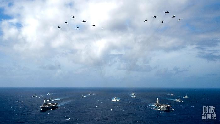 △2024年10月21日，遼寧艦、山東艦編隊雙航母編隊演練。（圖/視覺中國）