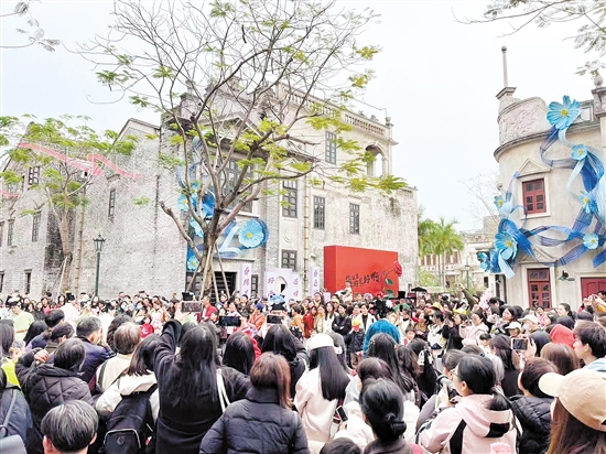 “三八”婦女節(jié)當天，赤坎華僑古鎮(zhèn)吸引眾多游客。赤坎華僑古鎮(zhèn)供圖。
