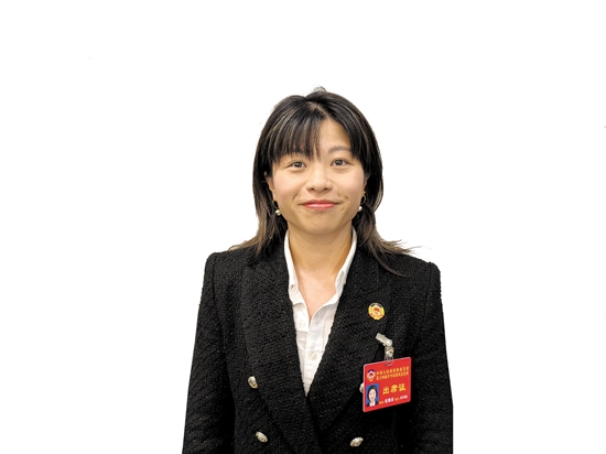 開平市政協(xié)委員、澳門開平青年會(huì)副會(huì)長(zhǎng)伍雅芬