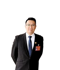 開平市政協(xié)委員、民盟開平市委員會(huì)專職副主委張偉津