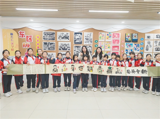 長(zhǎng)達(dá)5米的《葵語(yǔ)新繪》由版畫社團(tuán)的師生共同創(chuàng)作。