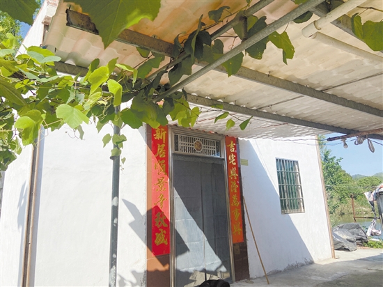 近年來，鶴山市相關(guān)部門及單位積極幫助困難群眾實施農(nóng)村危房改造。