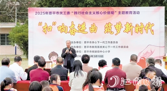 老教師為師生們帶來(lái)勵(lì)志講座。