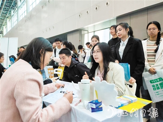 臺(tái)山企業(yè)的參展人氣火爆。