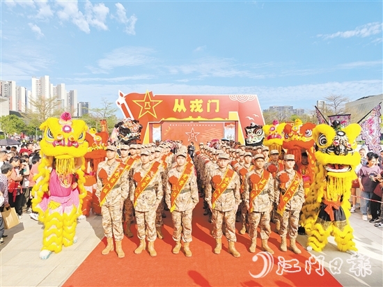 鶴山入伍新兵展現(xiàn)良好精神風貌。