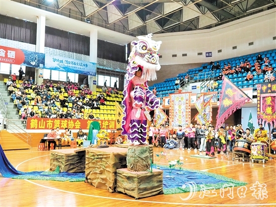 比賽中，各隊伍發(fā)揮創(chuàng)意，擺設(shè)青陣。