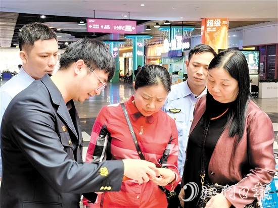 恩平市煙草專賣(mài)局以“共筑滿意消費(fèi)，建設(shè)誠(chéng)信煙草”為主題，開(kāi)展多元普法宣傳。