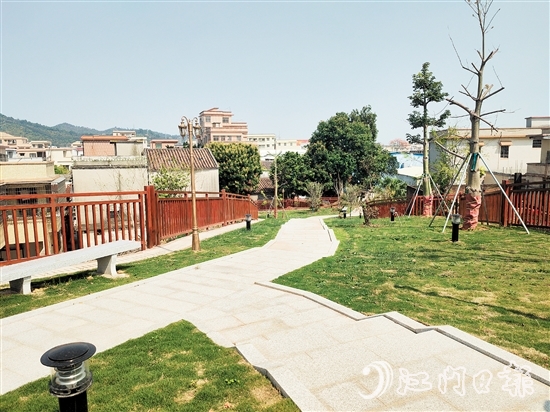 后山公園曾經(jīng)雜草叢生，現(xiàn)在改造成為村里的一個(gè)“綠色空間”。
