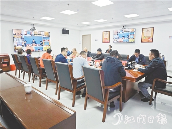 清明節(jié)前，新會(huì)區(qū)森防辦通過(guò)視頻會(huì)商系統(tǒng)調(diào)度各鎮(zhèn)（街、區(qū)），進(jìn)一步壓實(shí)各方責(zé)任，要求從嚴(yán)從實(shí)從細(xì)落實(shí)各項(xiàng)防火措施。