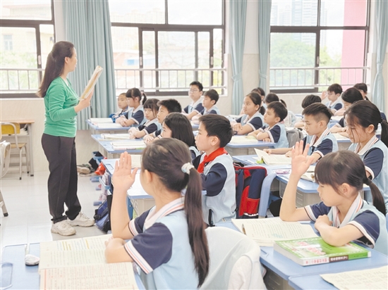 嶄新且先進(jìn)的教學(xué)設(shè)施，為學(xué)子們提供了一個(gè)優(yōu)美寧?kù)o的學(xué)習(xí)天地。
