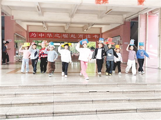 “數(shù)學(xué)π對”實(shí)現(xiàn)了“玩中學(xué)，學(xué)中樂”。