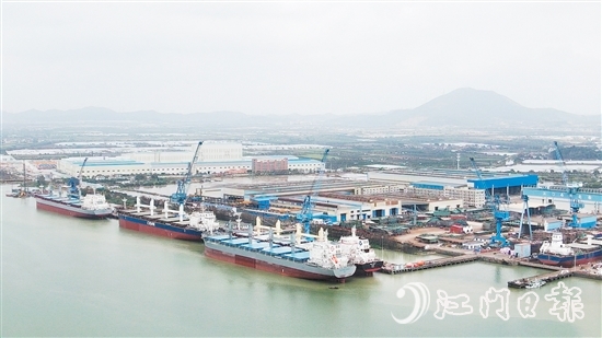 船舶與海工裝備、新材料、金屬制品三大主導產(chǎn)業(yè)有力拉動古井鎮(zhèn)經(jīng)濟發(fā)展。