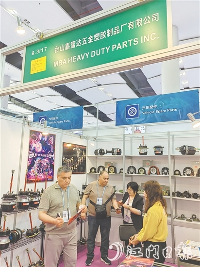 臺(tái)山參展企業(yè)依然堅(jiān)定外貿(mào)信心，以飽滿的精神狀態(tài)在廣交會(huì)拓市場、抓訂單。