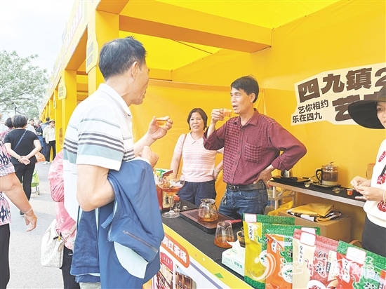 本地企業(yè)攜特色產(chǎn)品亮相嘉年華。