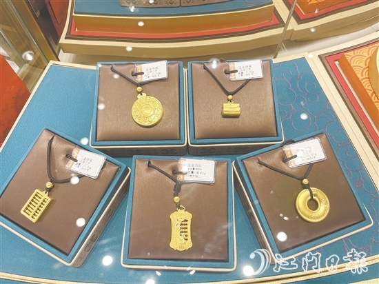 國內(nèi)金飾價格突破新高。