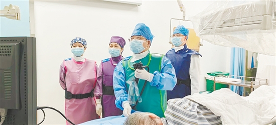 七旬血透患者遭膽石之困，消化內(nèi)科團(tuán)隊(duì)協(xié)作巧破難關(guān)。