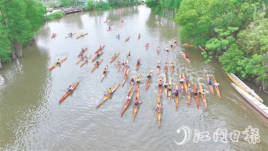 單人龍虱賽開賽，選手們競逐“水上馬拉松”。
