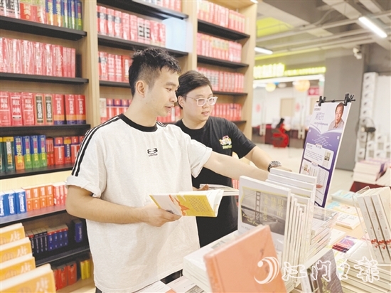 臺山市推動全民閱讀，促進閱讀空間遍地開花，讓書香氛圍日益濃厚。