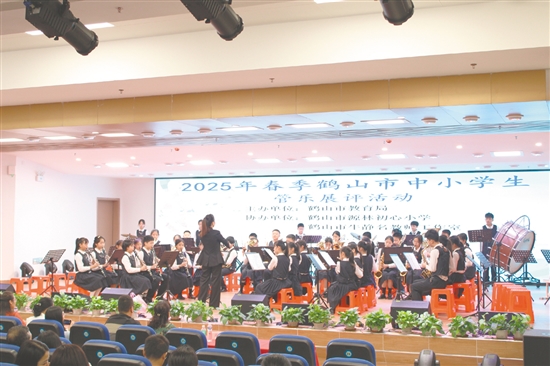 各管樂團(tuán)依次登臺，以飽滿的熱情演繹管樂藝術(shù)的多元魅力。