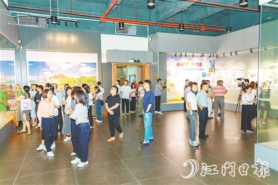80幅攝影作品生動展現(xiàn)新會工業(yè)戰(zhàn)線的勞動者的技能風(fēng)采和精神面貌。