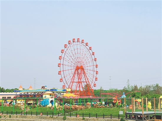 “五一”假期，江門(mén)長(zhǎng)廊生態(tài)園是市民的好去處。