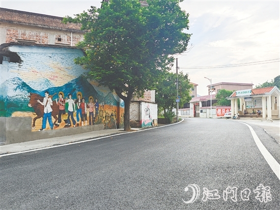 粉洞村升級(jí)改造村道，進(jìn)一步優(yōu)化村莊人居環(huán)境。
