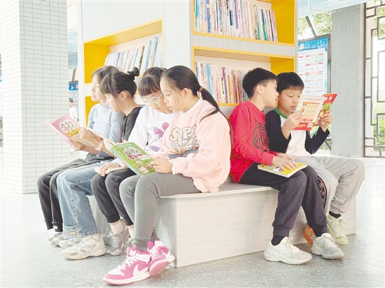 如今，恩平各校力爭(zhēng)讓學(xué)生們可隨時(shí)暢游書海。