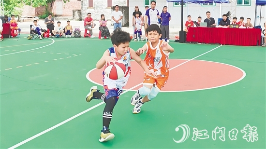 比賽現(xiàn)場(chǎng)上演精彩對(duì)決。