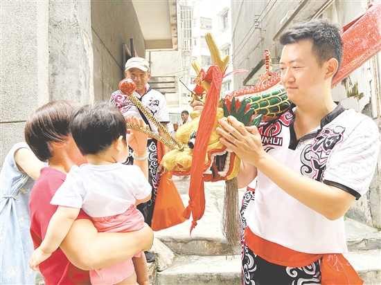泗丫村將“扒旱龍”的習(xí)俗保留下來(lái)。