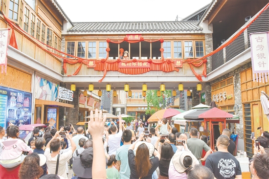 江門古勞水鄉(xiāng)旅游區(qū)推出精彩演藝節(jié)目吸引游客。