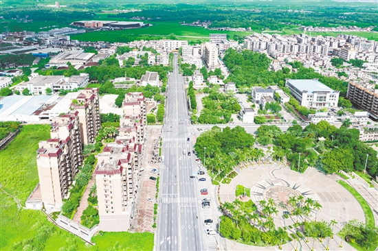 水步鎮(zhèn)以廣東省新型城鎮(zhèn)化標(biāo)準(zhǔn)化示范點(diǎn)建設(shè)為抓手，全面提升鎮(zhèn)圩人居環(huán)境品質(zhì)。