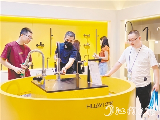 此次上海廚衛(wèi)展現場，開平衛(wèi)浴企業(yè)帶來多款引發(fā)業(yè)界關注的代表性新品。