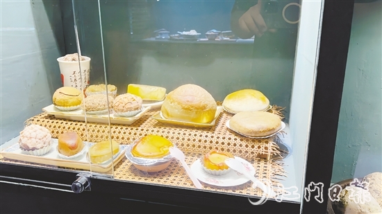 古埠奇石館展出的”下午茶三點(diǎn)三奇石“。