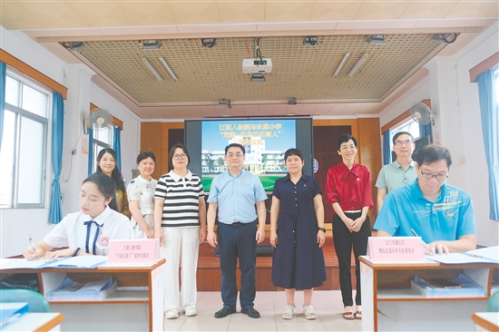 簽約儀式上，雙方簽訂協(xié)議書。