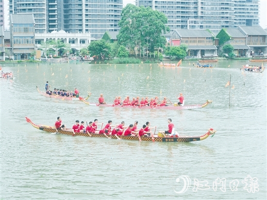 5月31日，21支龍舟隊(duì)伍齊聚古勞水鄉(xiāng)，展現(xiàn)龍舟運(yùn)動(dòng)的魅力。張澤彬