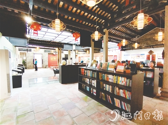 鄉(xiāng)風(fēng)文明館由隔凹書(shū)屋改造而成，通過(guò)實(shí)物、圖片、文字與模型，生動(dòng)訴說(shuō)著桂水村的變遷與成就。