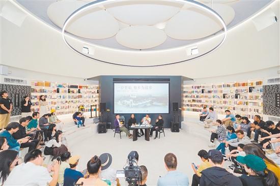 開平塘口鎮(zhèn)先鋒天下糧倉書店“無負今日”書房舉辦閱讀分享會。