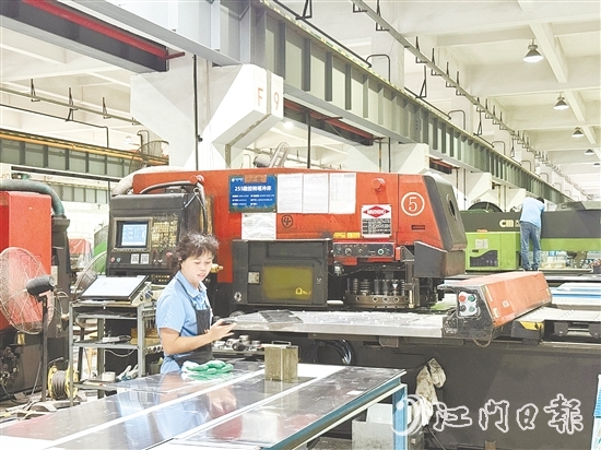 高美空調(diào)生產(chǎn)線經(jīng)過數(shù)字化改造后，生產(chǎn)效率提升顯著，生產(chǎn)流程得到優(yōu)化。