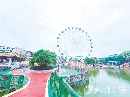 位于三埠文化公園的開平第一個摩天輪正式向公眾開放。