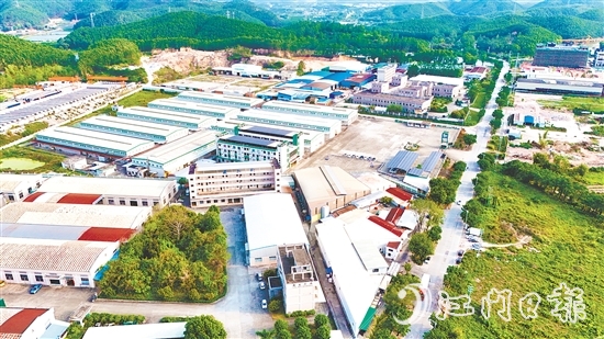 羅坑鎮(zhèn)不斷完善工業(yè)園區(qū)基礎(chǔ)設(shè)施建設(shè)。