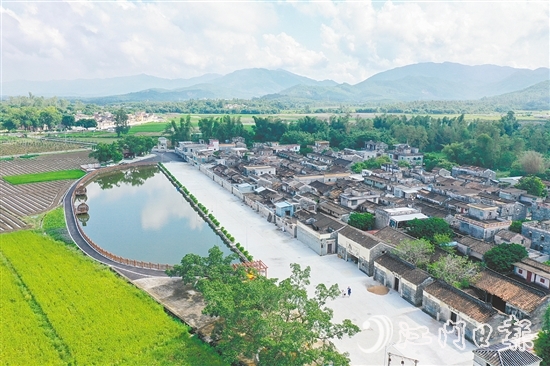 四九鎮(zhèn)東方村以產(chǎn)業(yè)融合發(fā)展新范式、文旅融合新地標(biāo)、生態(tài)宜居新標(biāo)桿的三重蝶變，繪就產(chǎn)業(yè)興、生態(tài)美、百姓富的鄉(xiāng)村振興新圖景。
