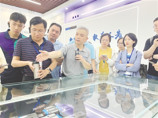 媒體團(tuán)走進(jìn)廣東凱特精密機(jī)械有限公司。