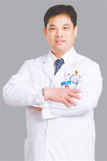 人物檔案：徐裕海，康復醫(yī)學科?？浦魅?，理療副主任技師，從業(yè)31年，黨齡27年。